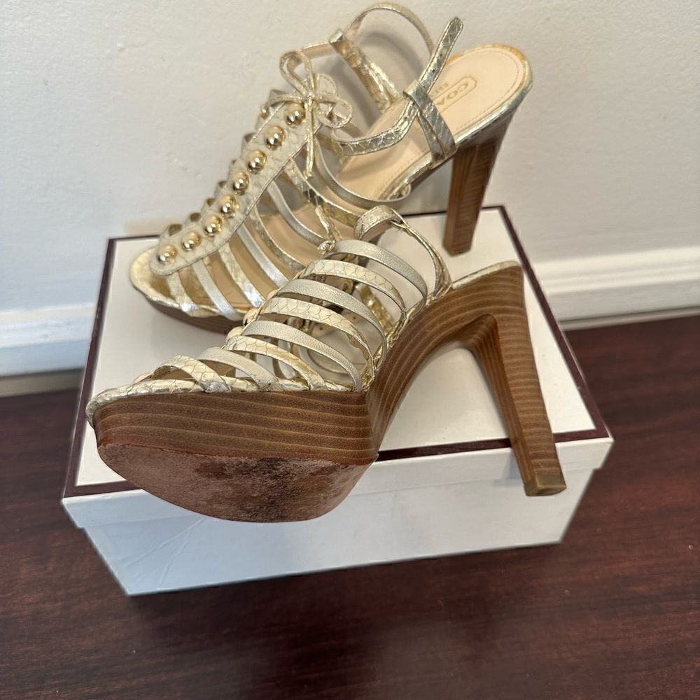 Coach Women’s platform heel leather sandal in gold size 7 - Picture 2 of 14